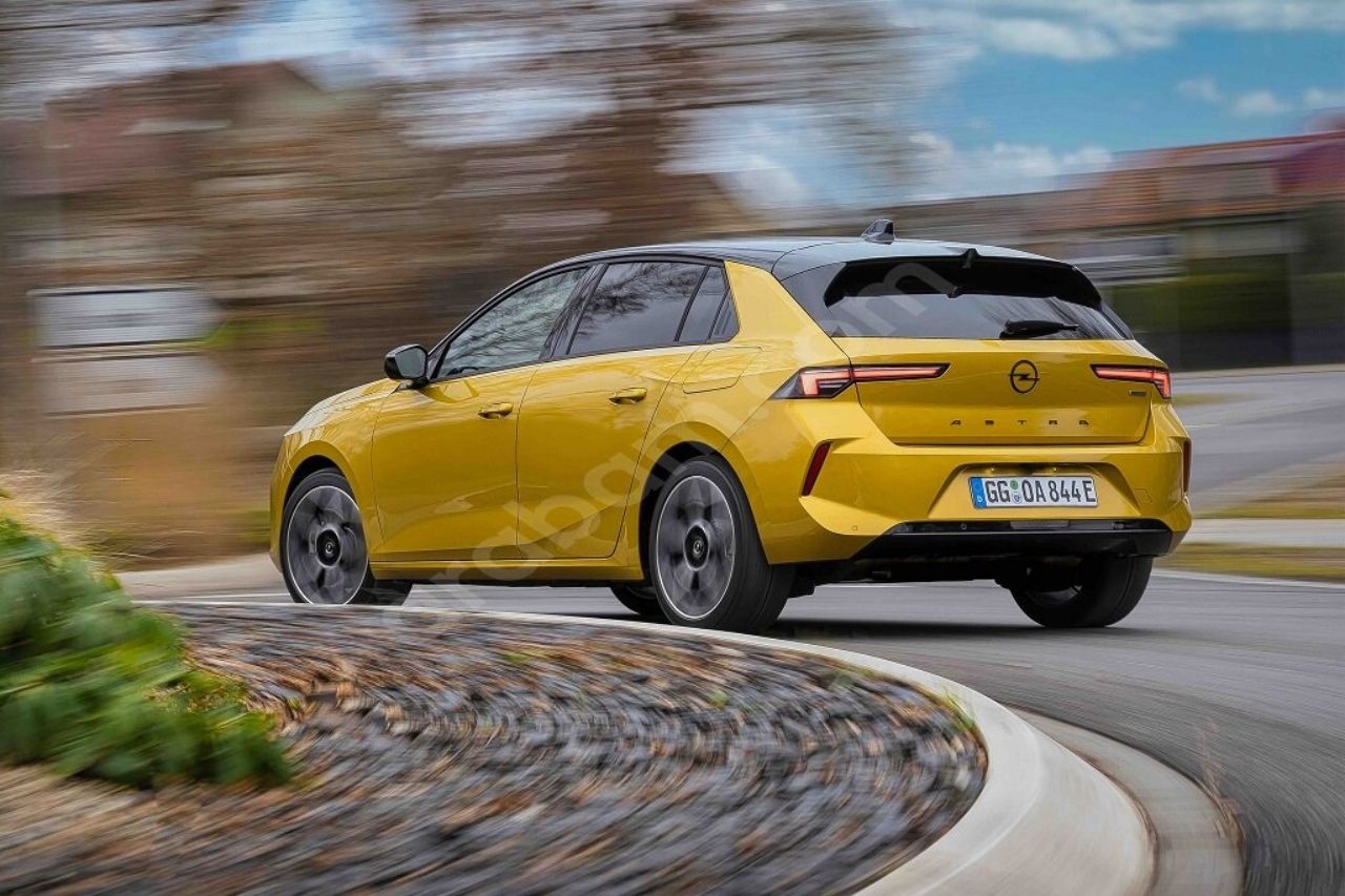 2022 yılının en iyi aile arabası seçilen Opel Astra kasım ayı fiyatını açıkladı 7