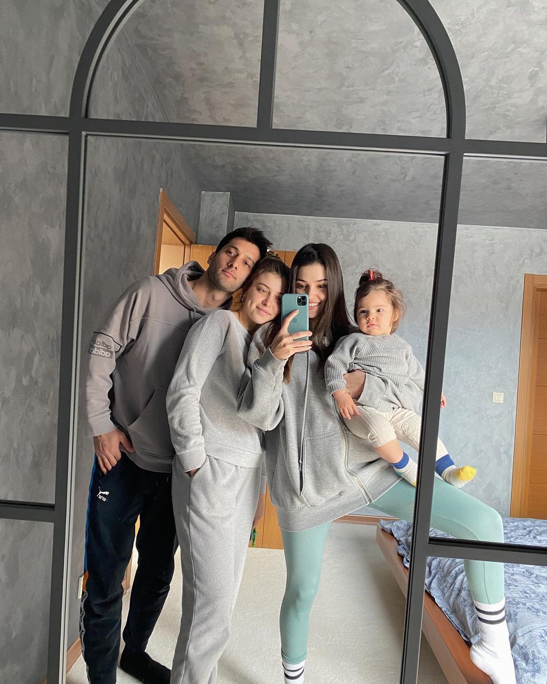 Hande Erçel’in eniştesi ile Kerem Bursin arasında soğuk savaş başladı 3