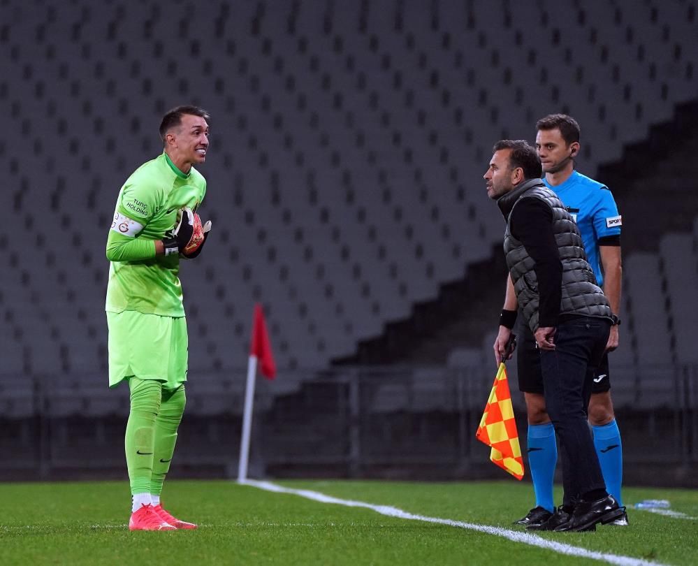 Muslera'nın Beşiktaş derbisi karnesi 3