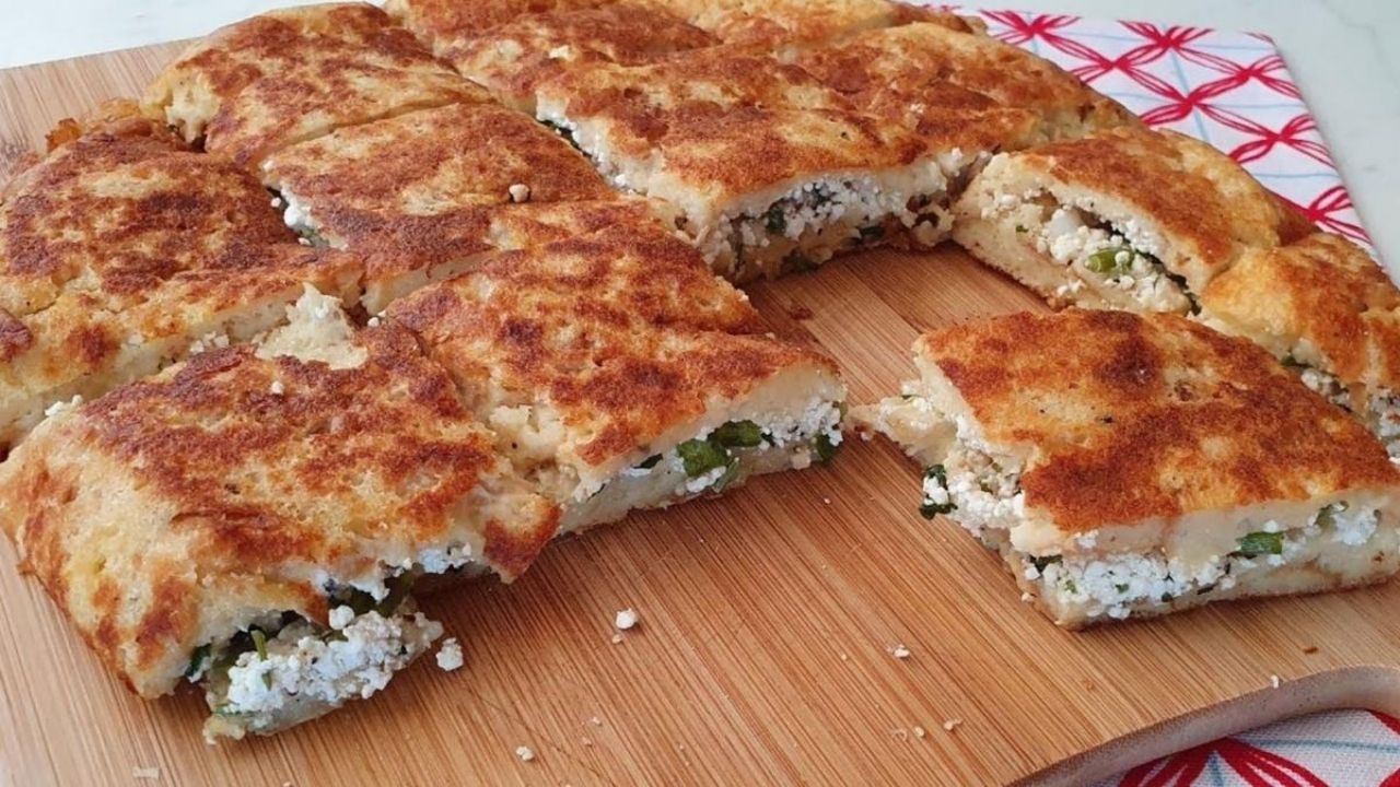 Bayat ekmekleri değerlendirmenin en güzel yolu! Tava da bayat ekmeklerle börek tarifi: Bayat ekmeklerle börek nasıl yapılır, malzemeleri nelerdir? 1