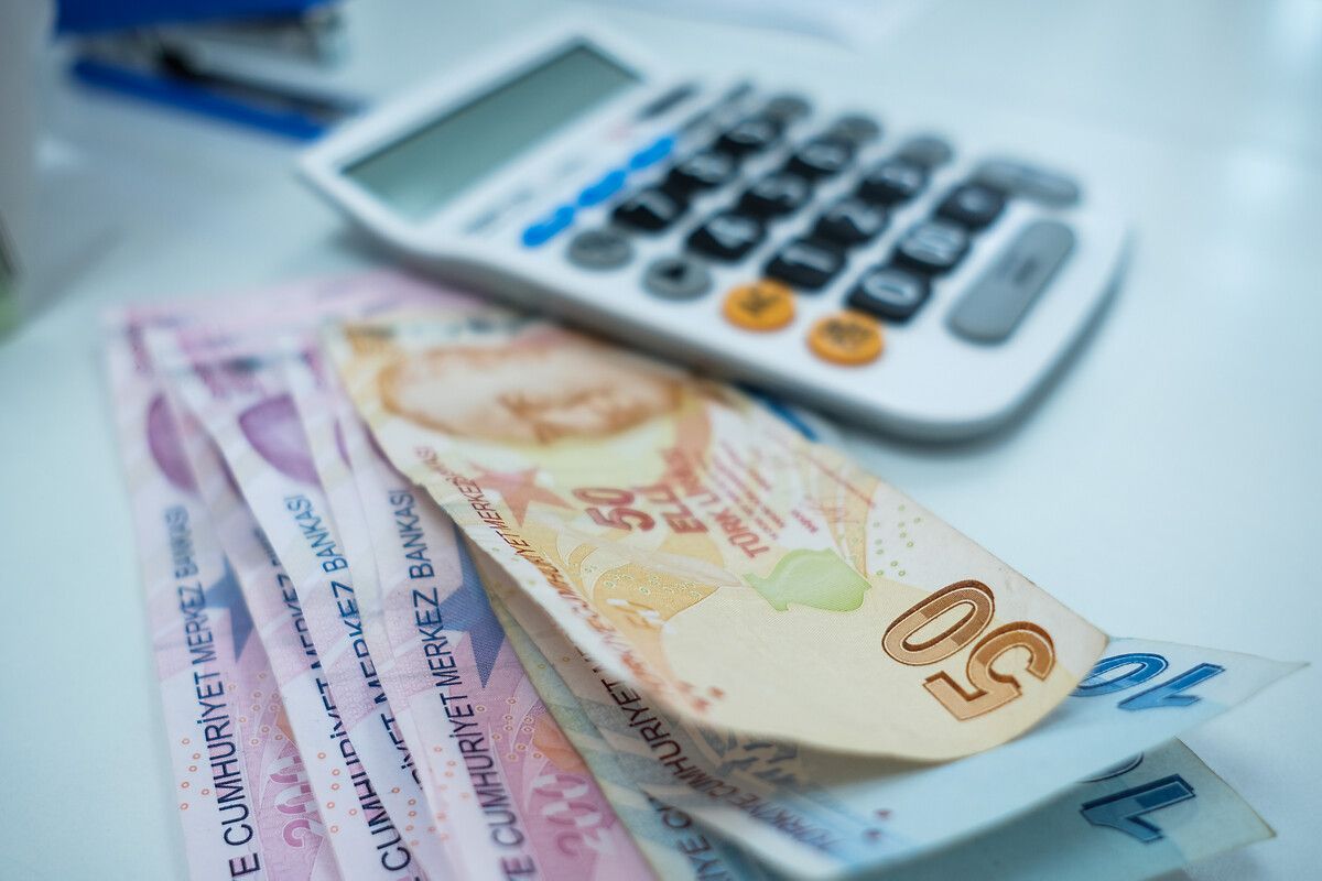 Ünlü ekonomist açıkladı! Asgari ücret zammında rekor tahmin 7