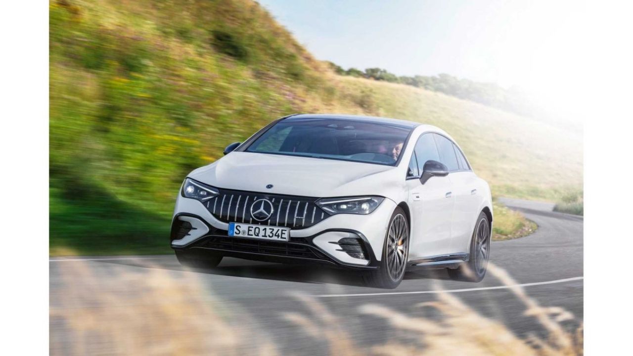 Merakla beklenen elektrikli Mercedes EQE'nin fiyatı belli oldu 1