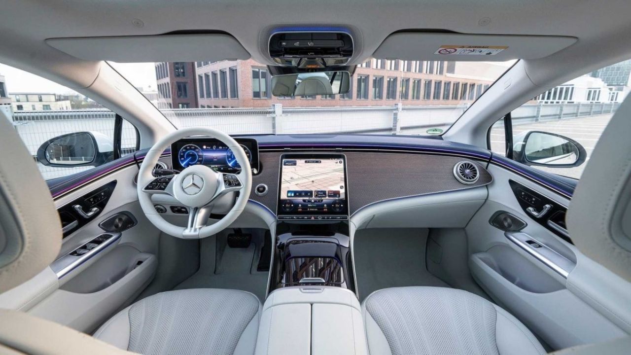 Merakla beklenen elektrikli Mercedes EQE'nin fiyatı belli oldu 3