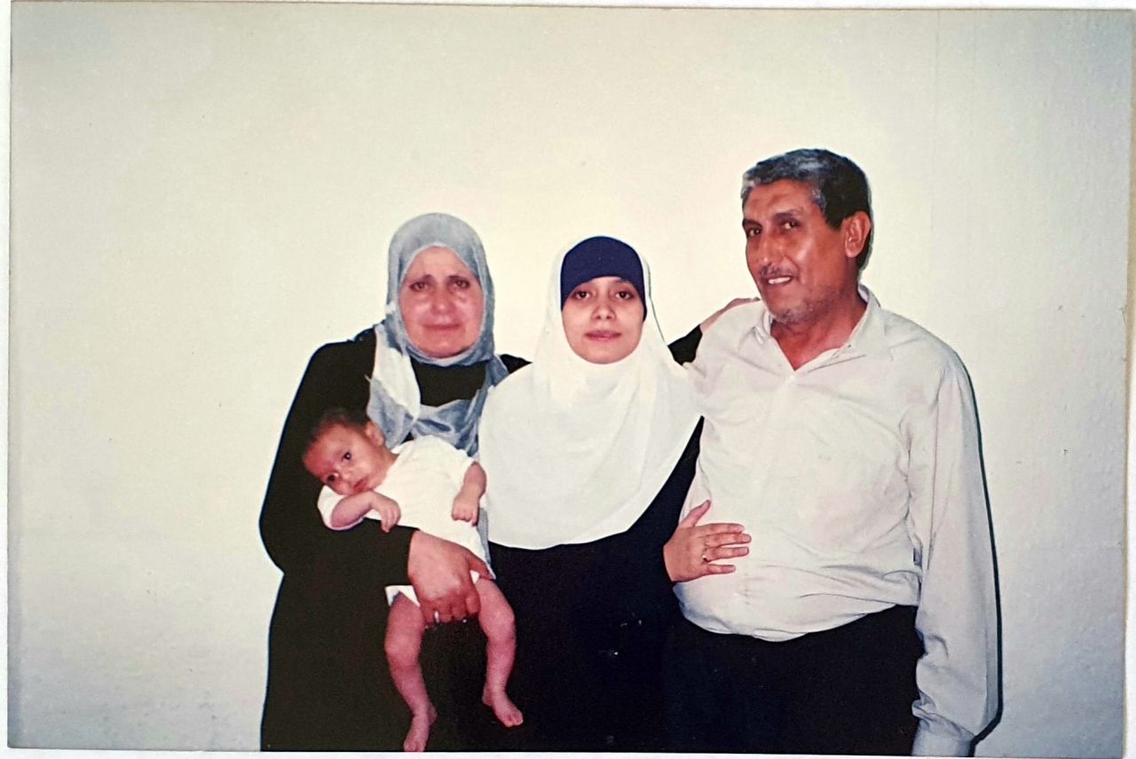 Hamileyken gözaltına alındı! Bebeğini elleri ve ayakları kelepçeliyken doğurdu 7