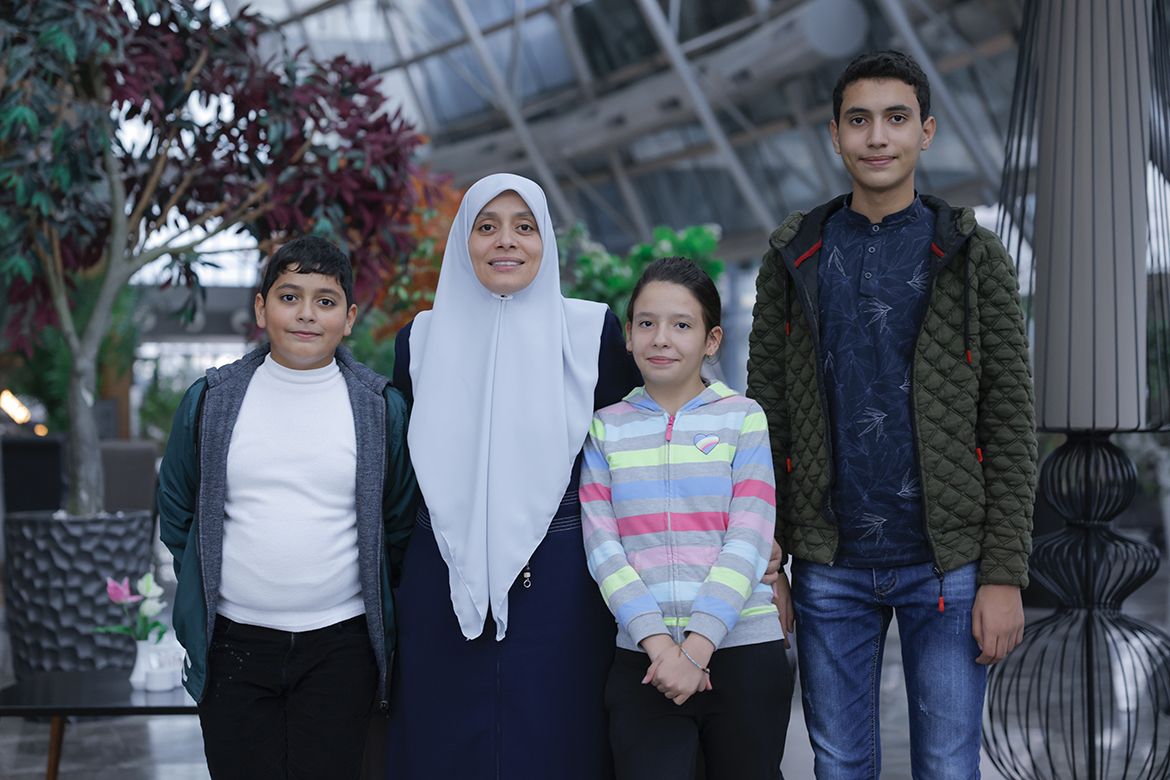 Hamileyken gözaltına alındı! Bebeğini elleri ve ayakları kelepçeliyken doğurdu 9
