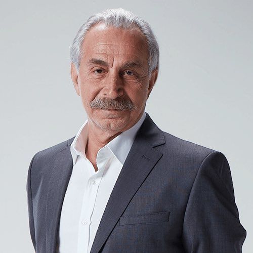 Eşi gözyaşlarına boğuldu... Hayatını kaybeden Rıza Akın için Atlas Sineması'nda tören düzenlendi 1