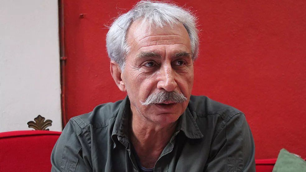 Eşi gözyaşlarına boğuldu... Hayatını kaybeden Rıza Akın için Atlas Sineması'nda tören düzenlendi 8
