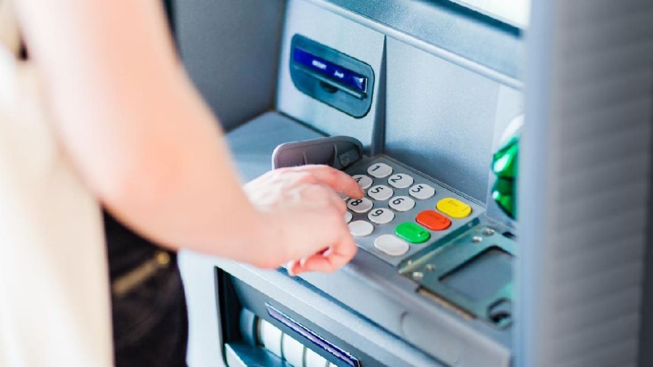 Tüm bankalar müşterilerini uyardı! ATM’den para çekerken bunlara dikkat edin 5