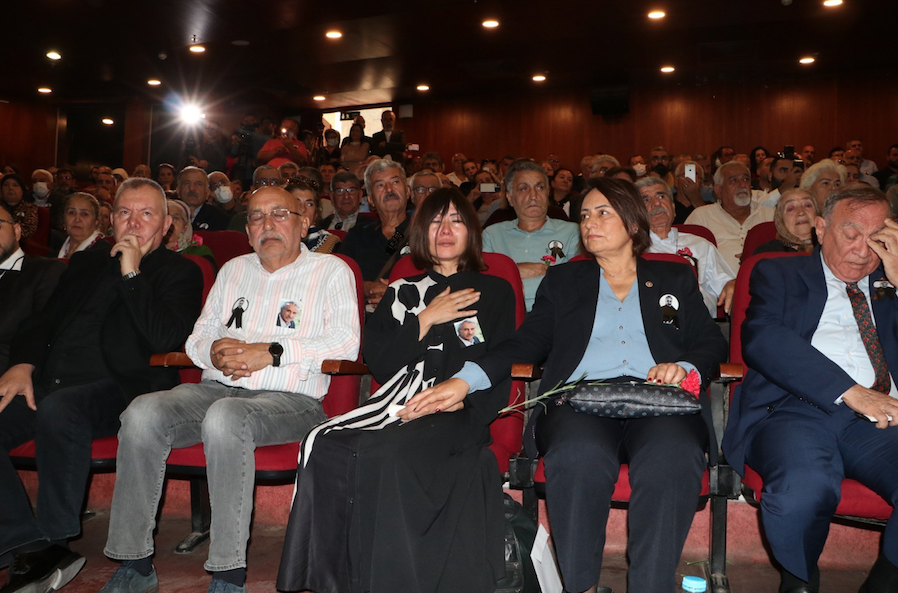 Cenazede gözyaşları sel oldu aktı... Oyuncu Rıza Akın memleketei Adana’da son yolculuğa uğurlandı 9
