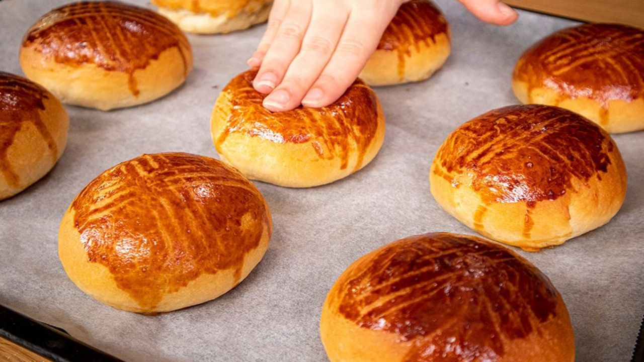 Pazar kahvaltılarınızın vazgeçilmesi olacak! 15 dakikada hazırlayabileceğiniz gerçek pastane poğaçası tarifi 2