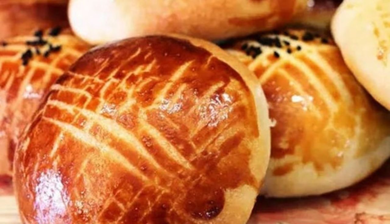 Pazar kahvaltılarınızın vazgeçilmesi olacak! 15 dakikada hazırlayabileceğiniz gerçek pastane poğaçası tarifi 3