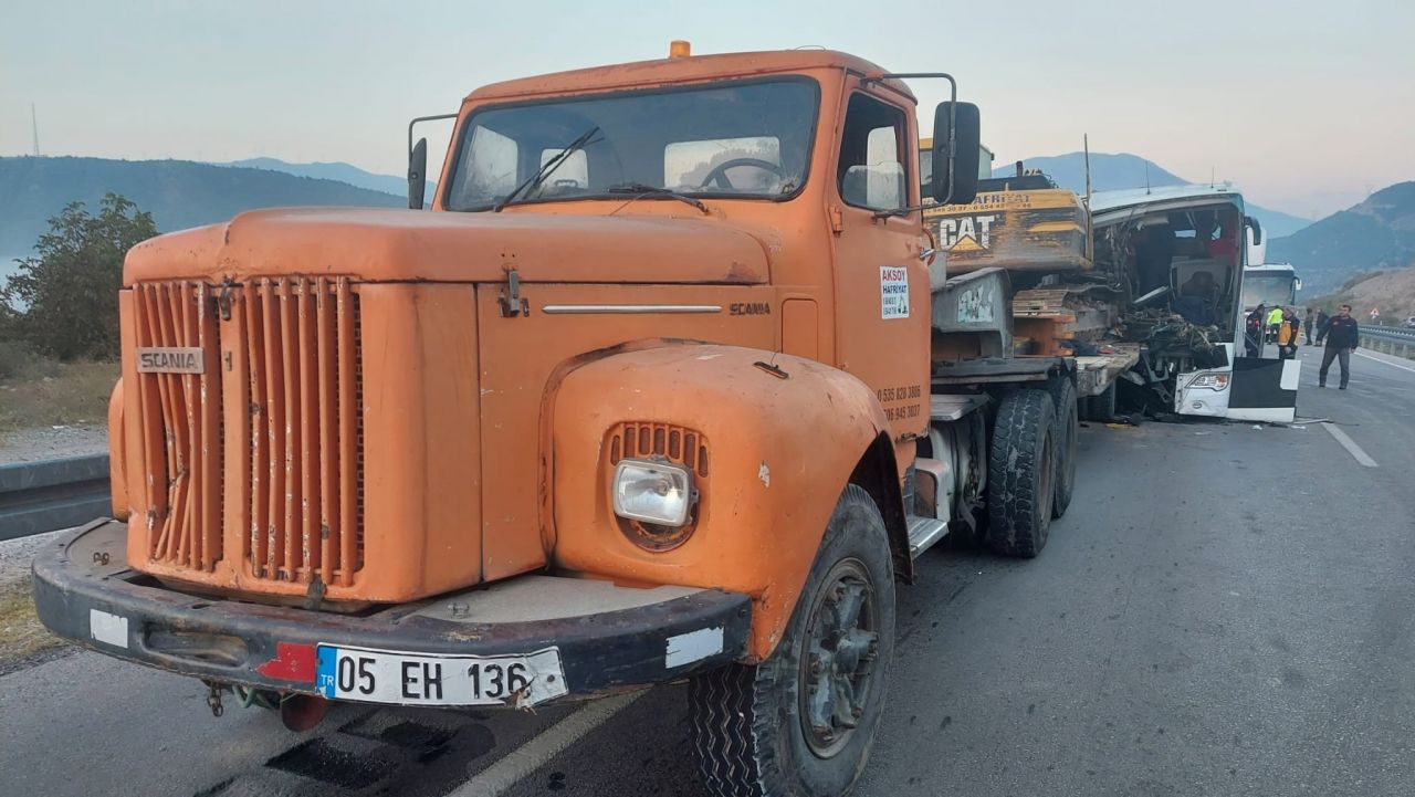 Amasya’da dehşete düşüren kaza: 1 ölü 10 yaralı var 2