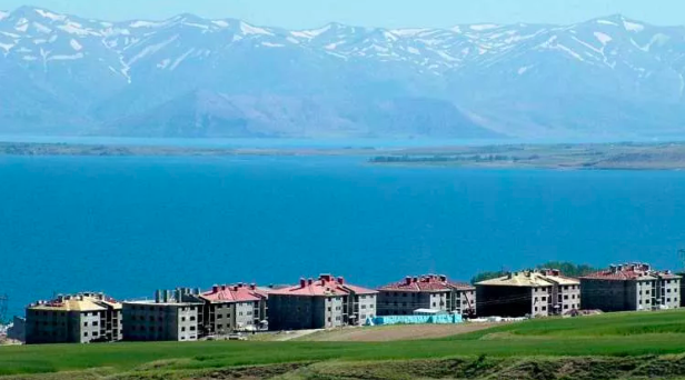 Sosyal konutta kura heyecanı: 12 ilin kura tarihleri belli oldu 12