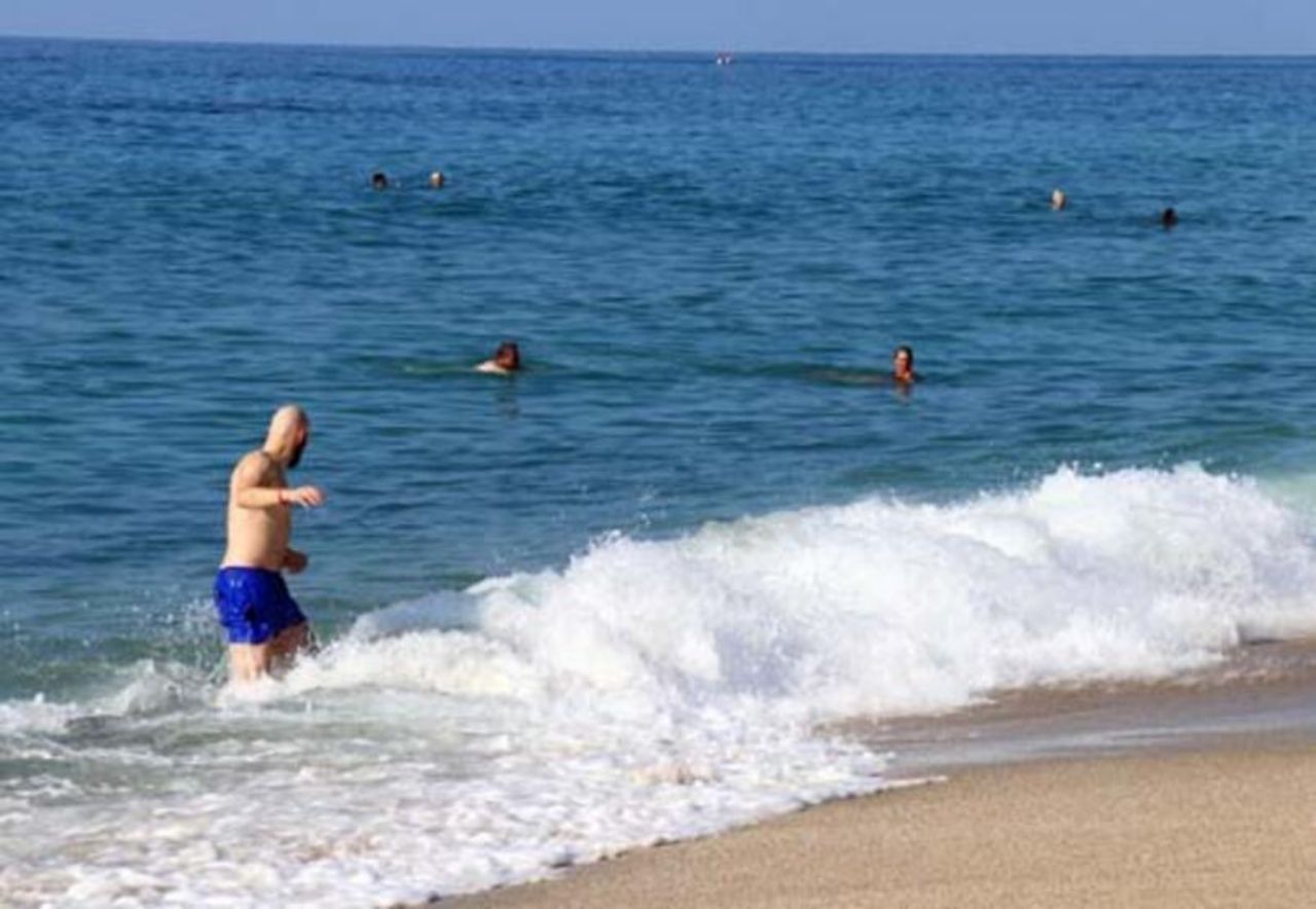 Alanya’da yaz devam ediyor! Millet sahile akın etti 2
