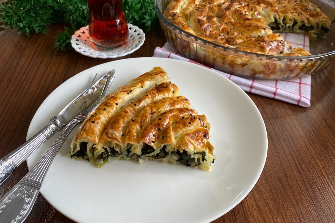 Ispanak yemeyenler bile ıspanağı yedirecek börek! Ispanaklı börek tarifi: Ispanaklı börek nasıl yapılır 1
