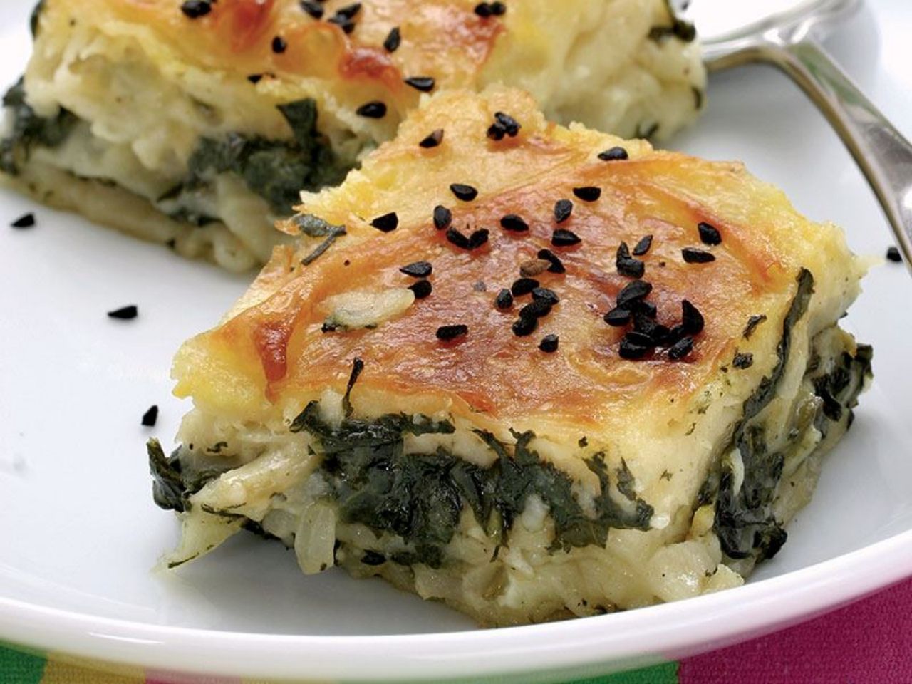 Ispanak yemeyenler bile ıspanağı yedirecek börek! Ispanaklı börek tarifi: Ispanaklı börek nasıl yapılır 2