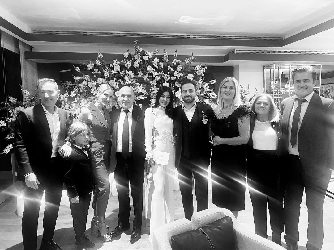 Melis Sütşurup'un kardeşi Simge Sütşurup dünyaevine girdi! Nikah şahidi Mustafa Sandal oldu 2