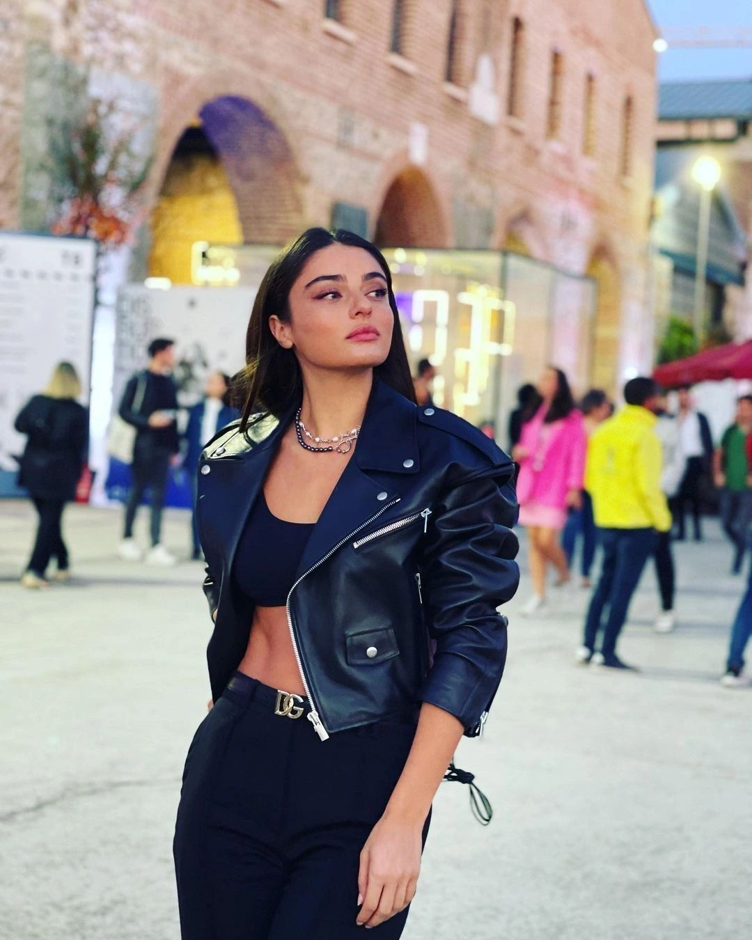 En Popüler 50 Oyuncu Listesinde Zirveye Yerleşti! Ne Demet Özdemir, Ne Hande Erçe! 36