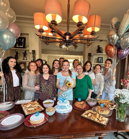 Doğum için gün sayan Burcu Kara baby shower yaptı 5