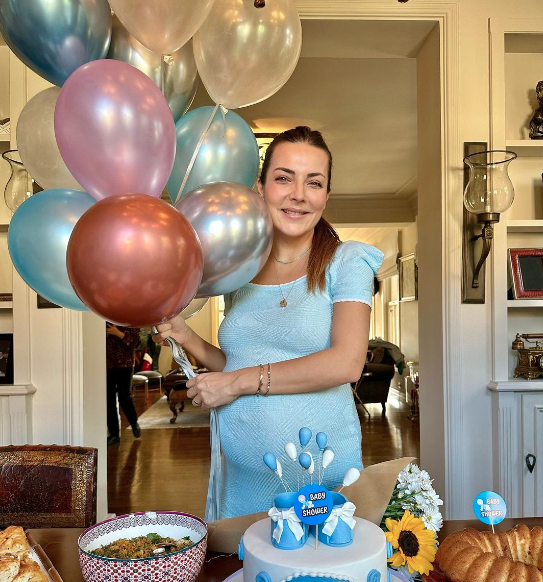 Doğum için gün sayan Burcu Kara baby shower yaptı 4