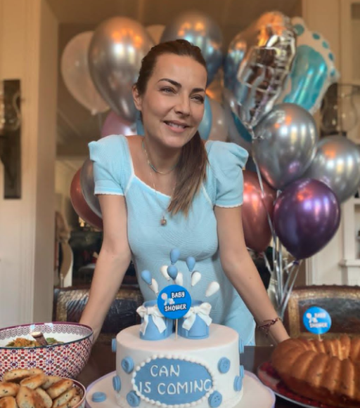 Doğum için gün sayan Burcu Kara baby shower yaptı 1