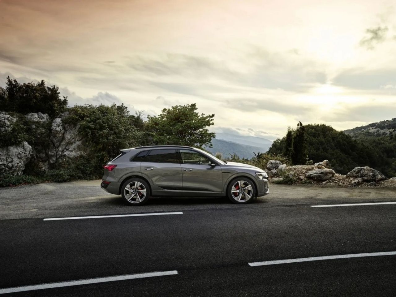Elektrikli Audi e-tron Türkiye’ye geliyor! Audi e-tron, satış fiyatı ve teknik özellikleri 3