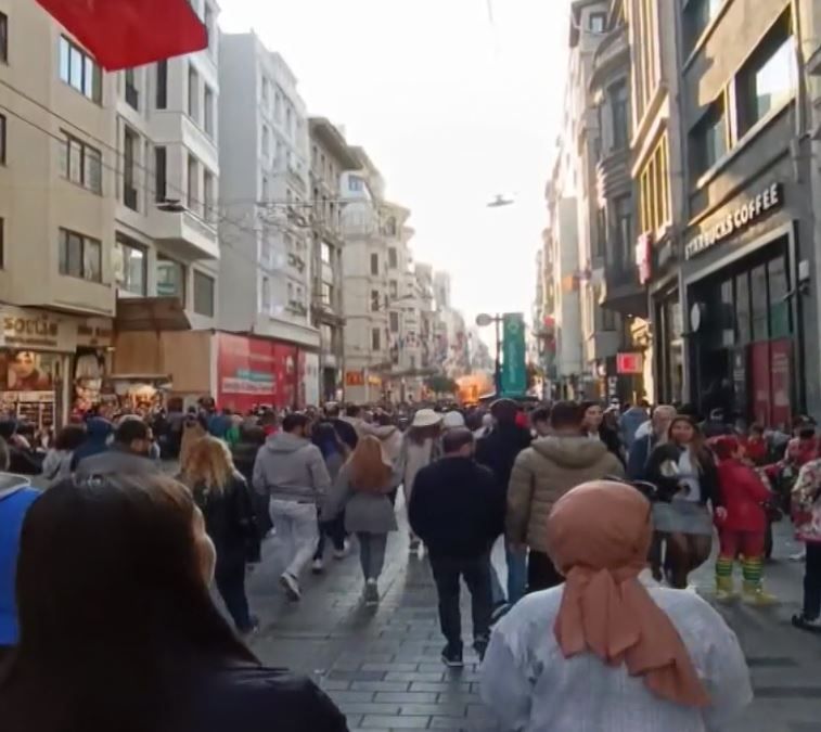 Taksim'de patlama! İşte olay yerinden ilk görüntüler 8