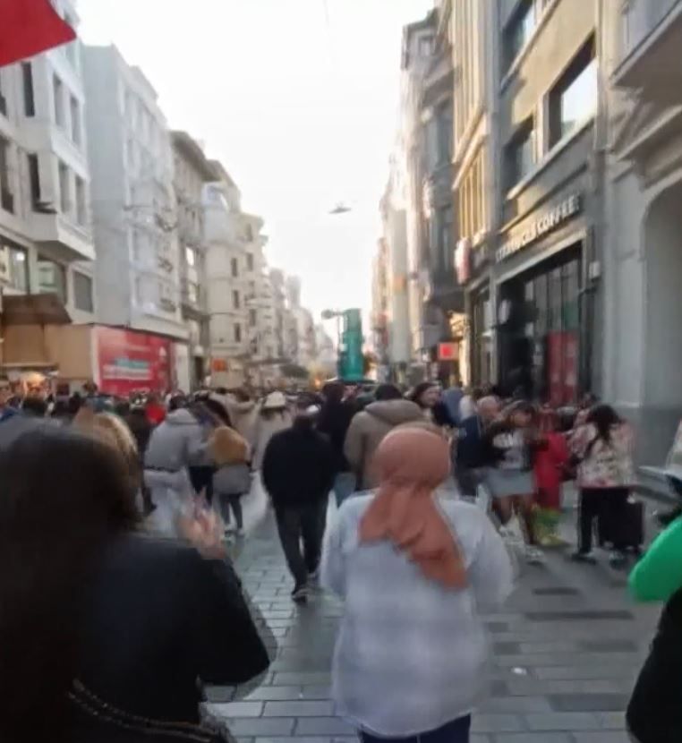 Taksim'de patlama! İşte olay yerinden ilk görüntüler 6