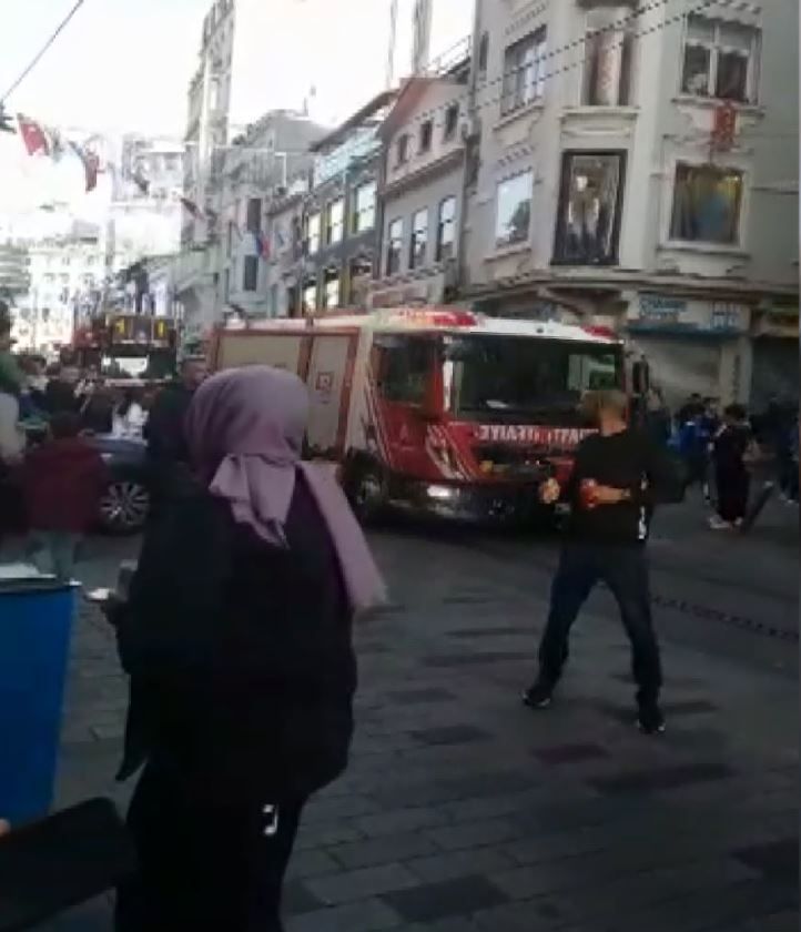 Taksim'de patlama! İşte olay yerinden ilk görüntüler 7