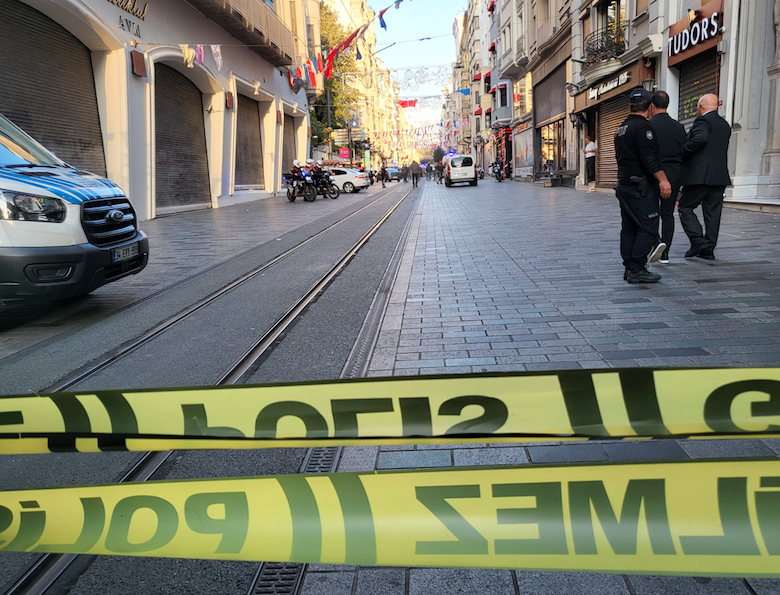 Taksim'de patlama! İşte olay yerinden ilk görüntüler 10