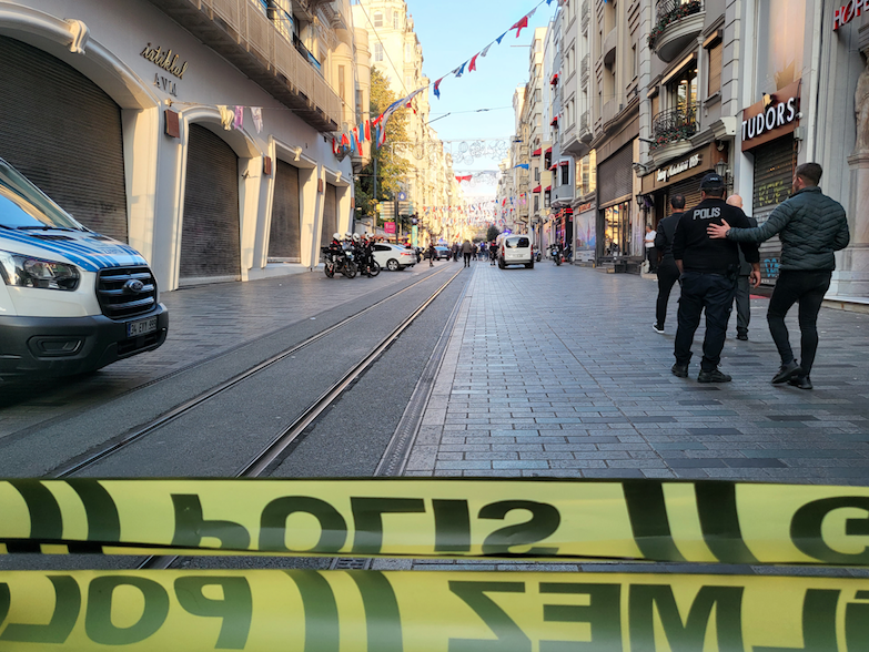 Taksim'de patlama! İşte olay yerinden ilk görüntüler 9