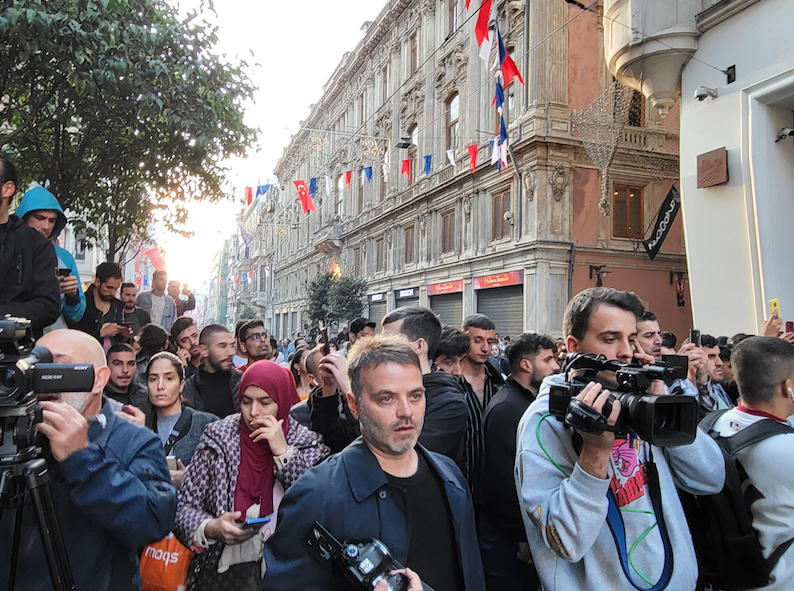 Taksim'de patlama! İşte olay yerinden ilk görüntüler 4