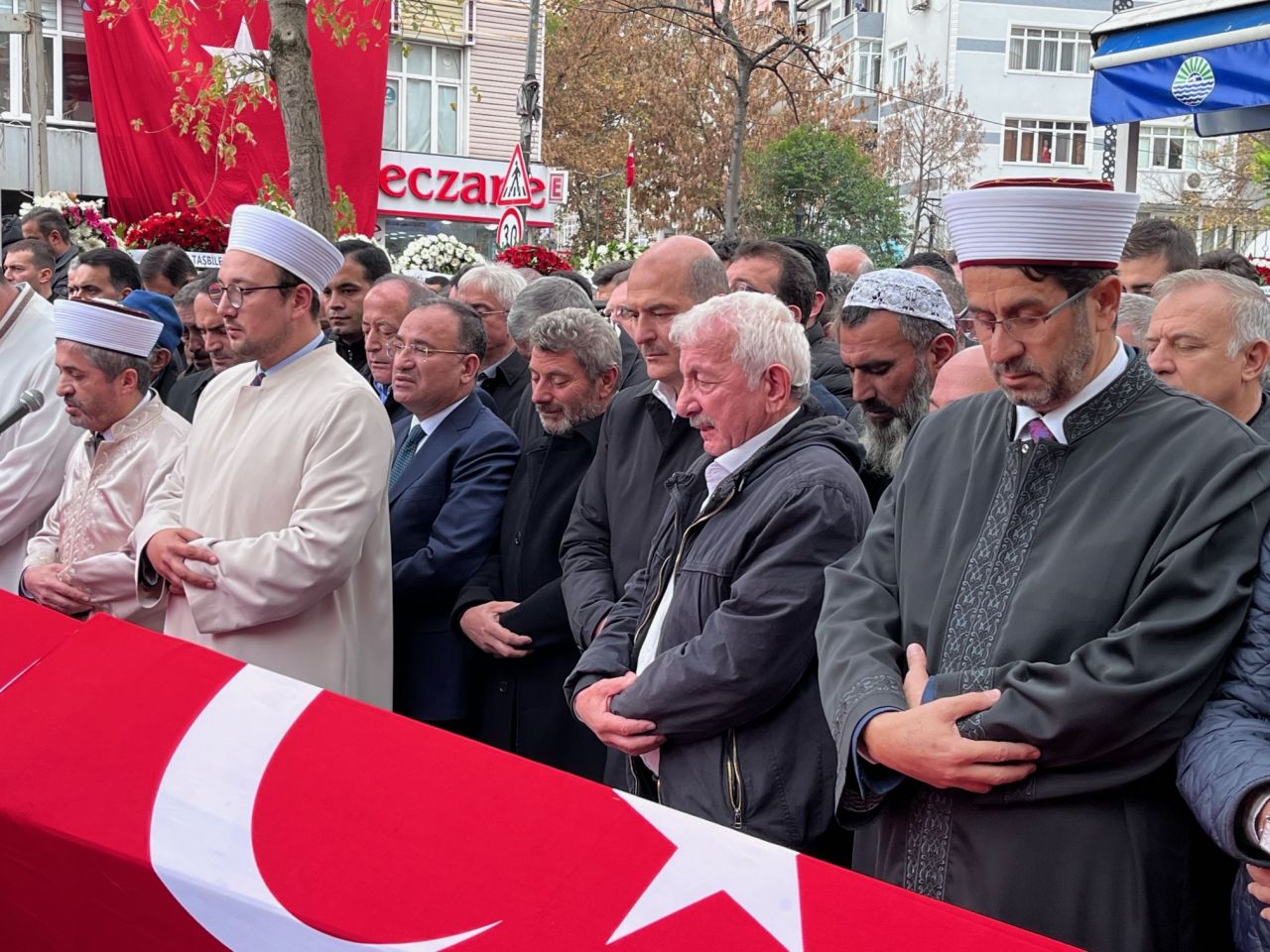 2 çocuk hem yetim hem öksüz kaldı... Taksim şehitleri gözyaşlarıyla son yolculuğuna uğurlandı... 8