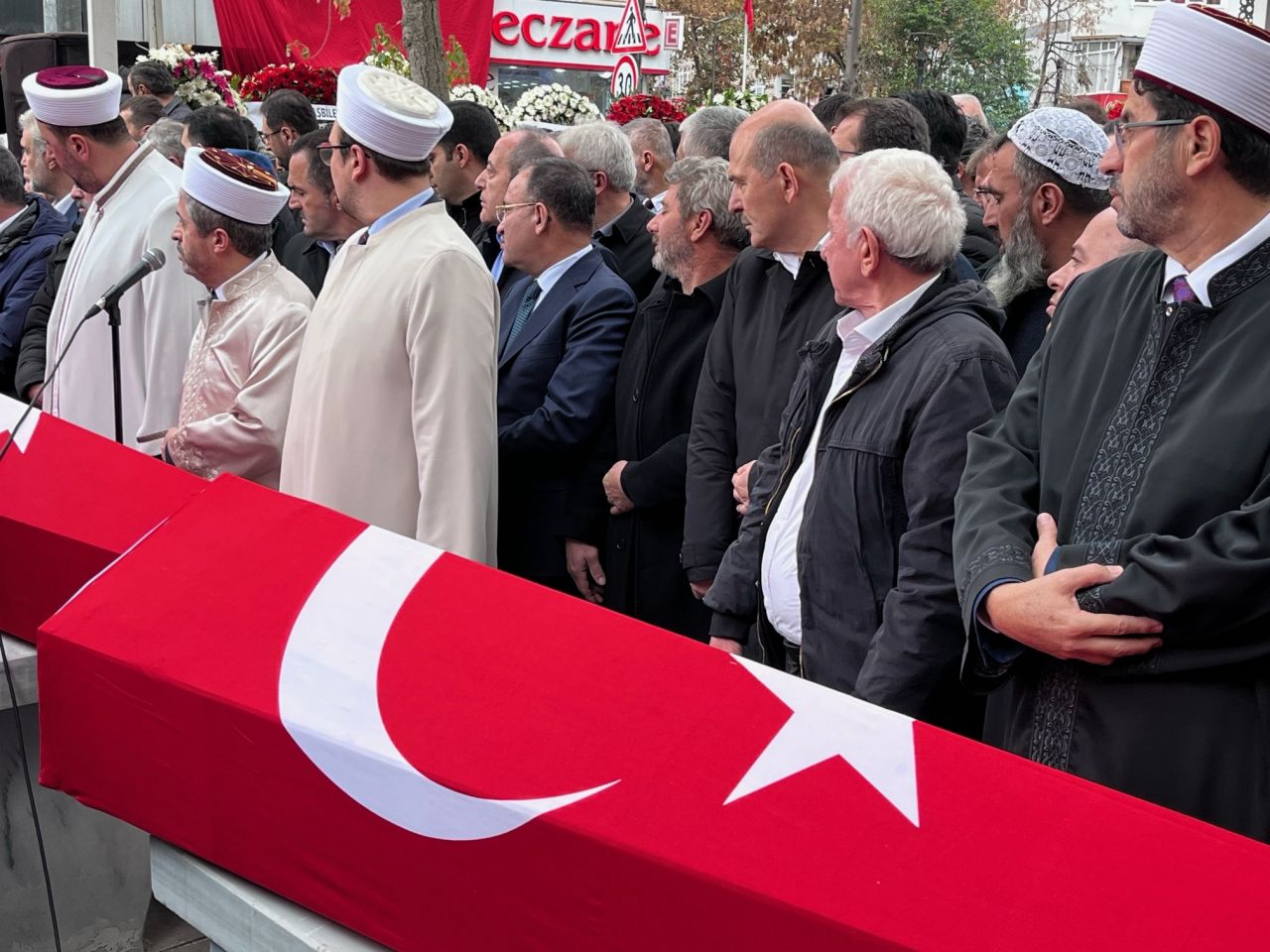 2 çocuk hem yetim hem öksüz kaldı... Taksim şehitleri gözyaşlarıyla son yolculuğuna uğurlandı... 11