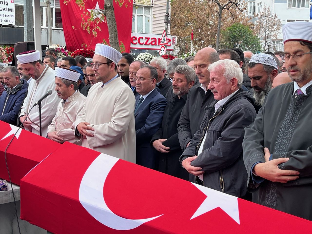 2 çocuk hem yetim hem öksüz kaldı... Taksim şehitleri gözyaşlarıyla son yolculuğuna uğurlandı... 12