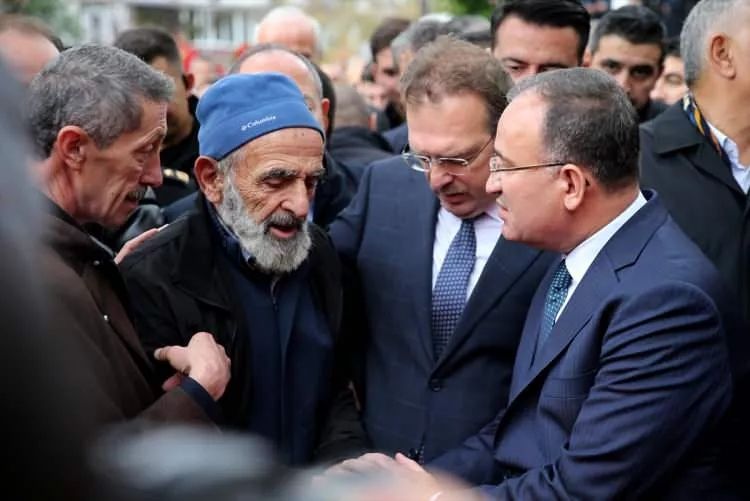 2 çocuk hem yetim hem öksüz kaldı... Taksim şehitleri gözyaşlarıyla son yolculuğuna uğurlandı... 7