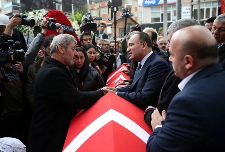 2 çocuk hem yetim hem öksüz kaldı... Taksim şehitleri gözyaşlarıyla son yolculuğuna uğurlandı... 5