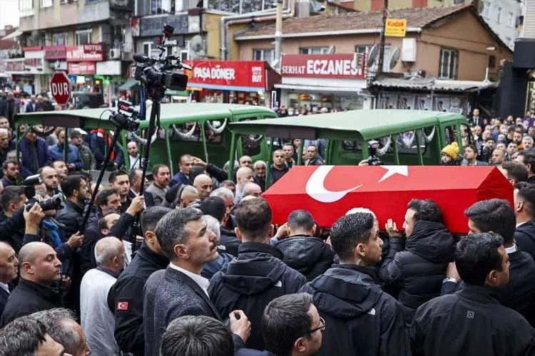 2 çocuk hem yetim hem öksüz kaldı... Taksim şehitleri gözyaşlarıyla son yolculuğuna uğurlandı... 2