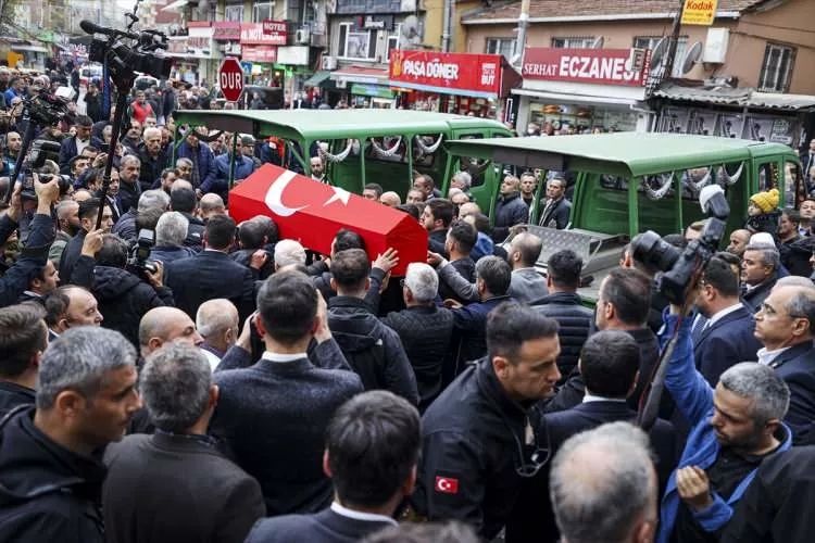 2 çocuk hem yetim hem öksüz kaldı... Taksim şehitleri gözyaşlarıyla son yolculuğuna uğurlandı... 3