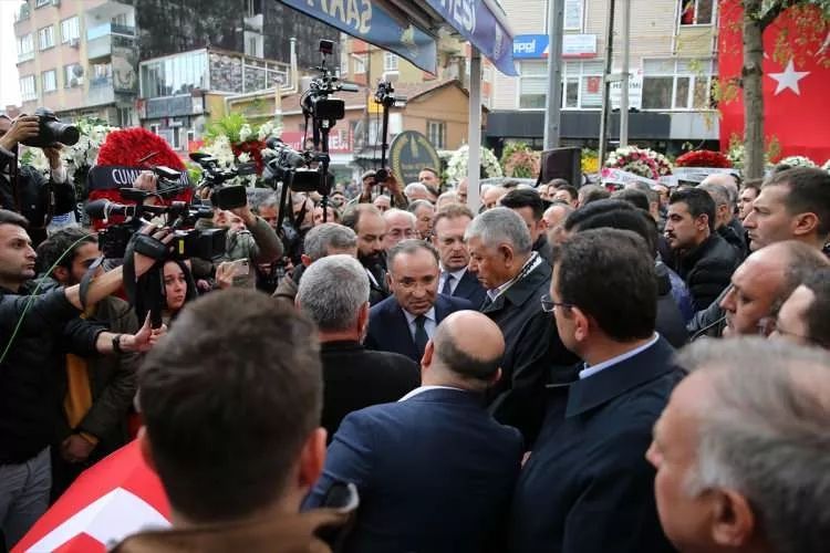 2 çocuk hem yetim hem öksüz kaldı... Taksim şehitleri gözyaşlarıyla son yolculuğuna uğurlandı... 4