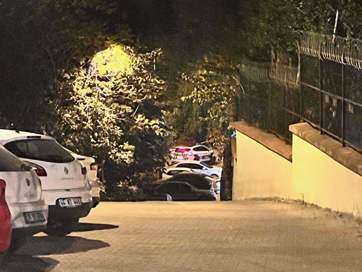 Anne ve babasının bıçaklandığını öğrenen polis memuru ortalığı savaş alanına çevirdi 3