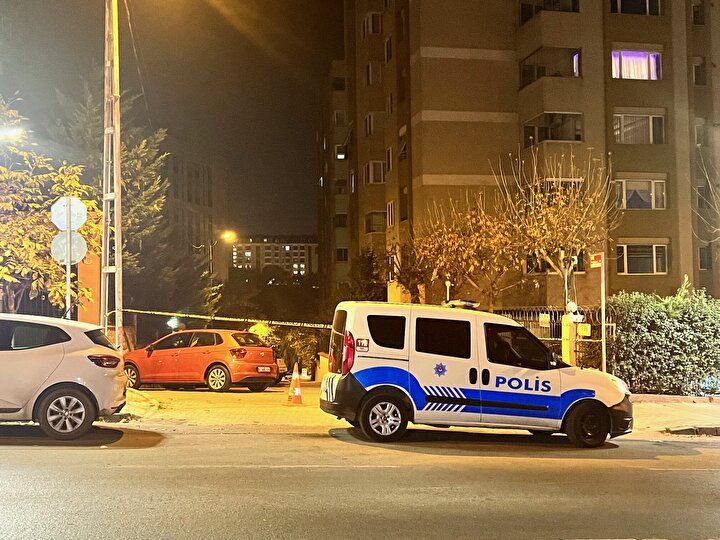 Anne ve babasının bıçaklandığını öğrenen polis memuru ortalığı savaş alanına çevirdi 1