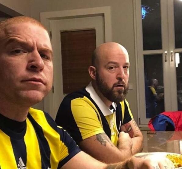 Oyuncu, şarkıcı, manken... Bakın hangi takımı tutuyorlar... 16