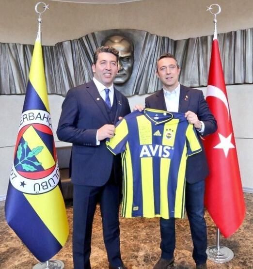 Oyuncu, şarkıcı, manken... Bakın hangi takımı tutuyorlar... 18
