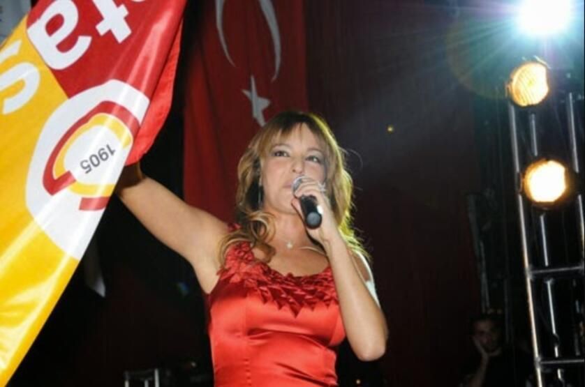 Oyuncu, şarkıcı, manken... Bakın hangi takımı tutuyorlar... 22