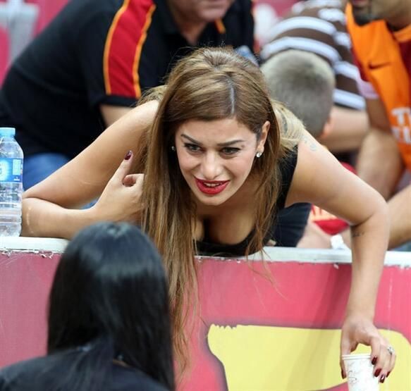 Oyuncu, şarkıcı, manken... Bakın hangi takımı tutuyorlar... 34