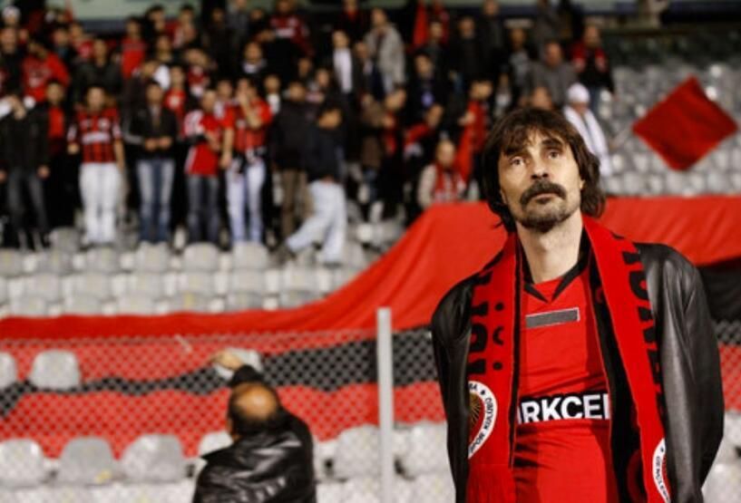Oyuncu, şarkıcı, manken... Bakın hangi takımı tutuyorlar... 38