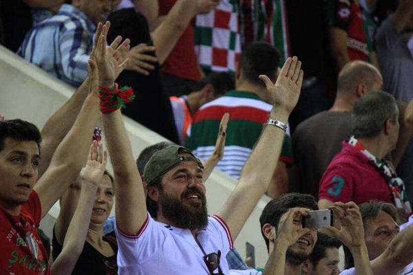 Oyuncu, şarkıcı, manken... Bakın hangi takımı tutuyorlar... 46