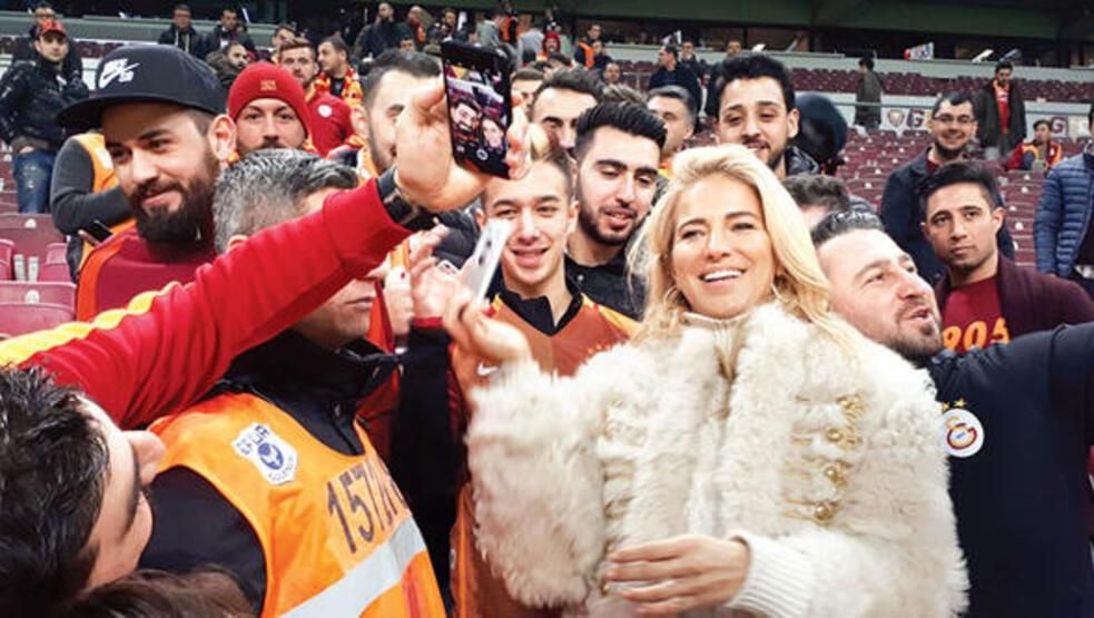 Oyuncu, şarkıcı, manken... Bakın hangi takımı tutuyorlar... 50