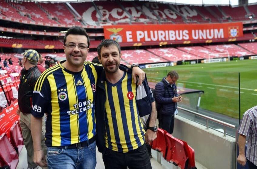 Oyuncu, şarkıcı, manken... Bakın hangi takımı tutuyorlar... 77